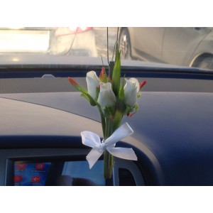Ароматизированная палочка для авто в цветочной миникомпозиции. Натуральный запах роз сохраняется до 60 дней. 