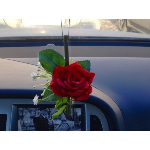 Ароматизированная палочка для авто в цветочной миникомпозиции. Натуральный запах роз сохраняется до 60 дней. 