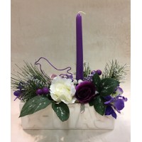 Новогодняя композиция в керамической вазе Рождество с цветами и свечой